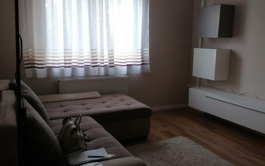 Békéscsabán a Lencsési lakótelepen felújított, bútorozott, gépesített 1,5 szobás lakás kiadó – ingatlandetektor.hu