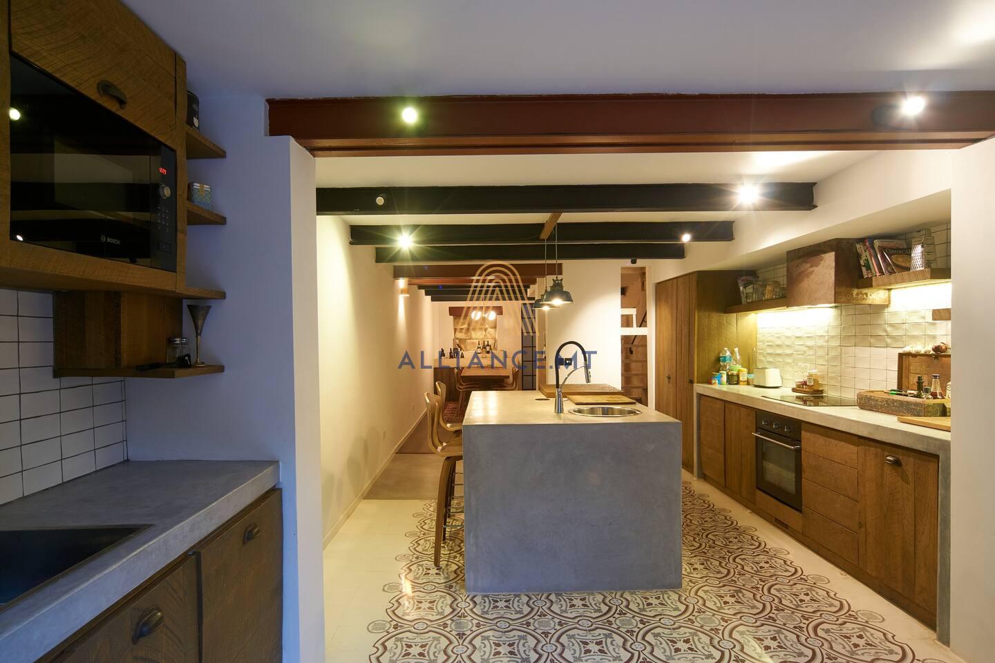 Egyedülálló townhouse Sliemaban, Málta szívében – ahol Svéd minimalizmus találkozik a mediterrán hangulattal – ingatlandetektor.hu