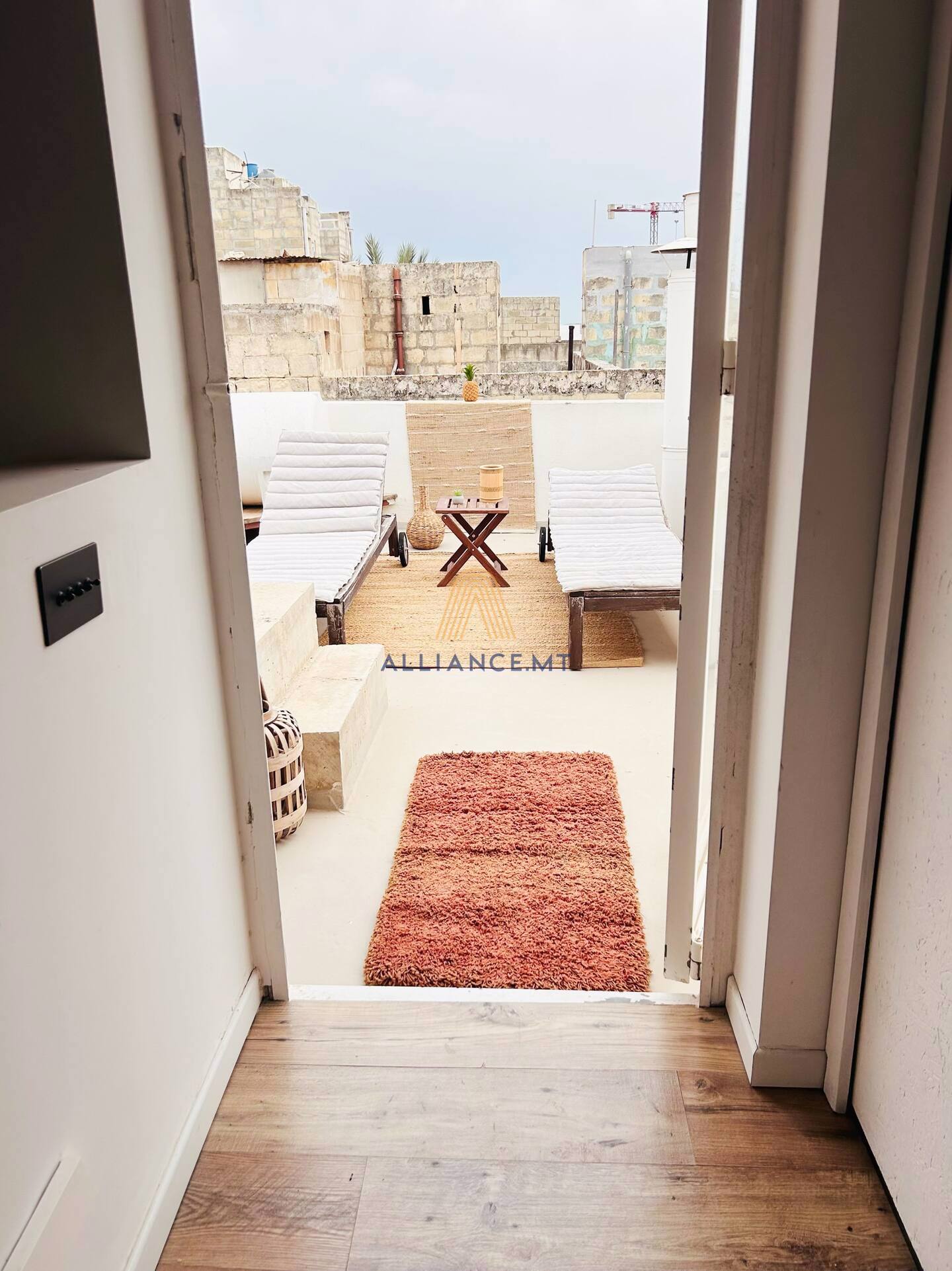 Egyedülálló townhouse Sliemaban, Málta szívében – ahol Svéd minimalizmus találkozik a mediterrán hangulattal – ingatlandetektor.hu