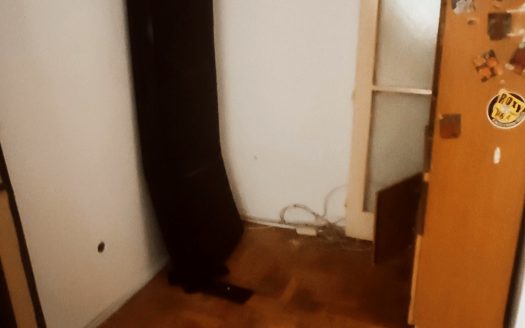 Felújítandó, 42m2-es, földszinti lakás másfél szobával, erkéllyel, külön WC-vel eladó Csillagtelepen. Ára 50M Ft. – ingatlandetektor.hu