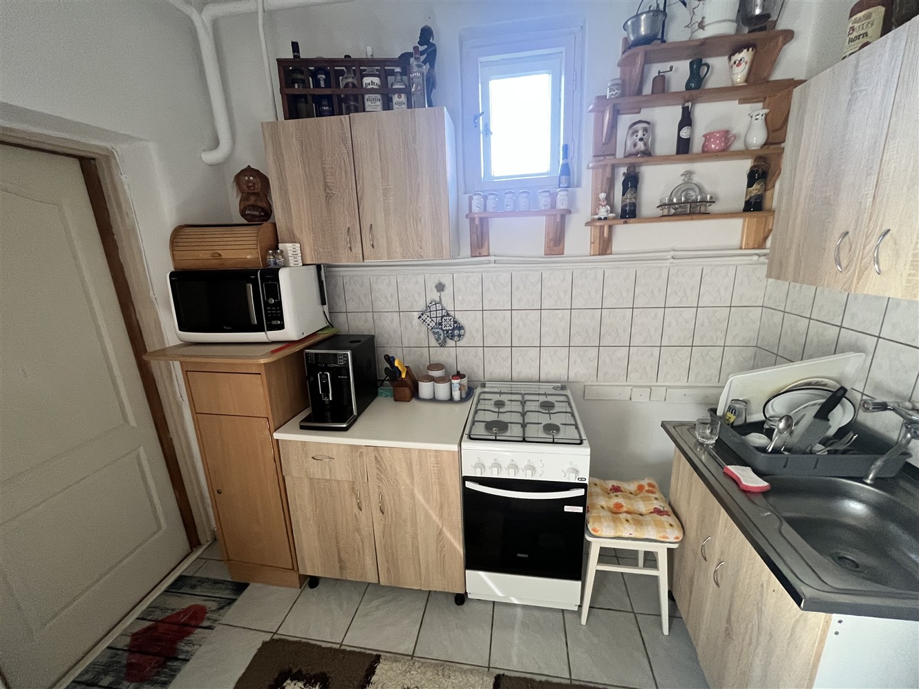 Sarkadon a központhoz közel tégla építésű 2 + 1 szobás kertes ház eladó – ingatlandetektor.hu
