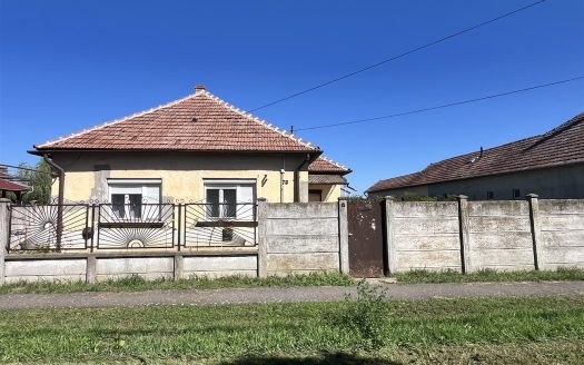 Sarkadon 2 szobás 75 nm-es kertes családi ház eladó – ingatlandetektor.hu