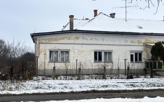 Sarkadon a Cukorgyári út elején felújítandó 3 szobás 150 nm-es polgári jellegű ház eladó – ingatlandetektor.hu