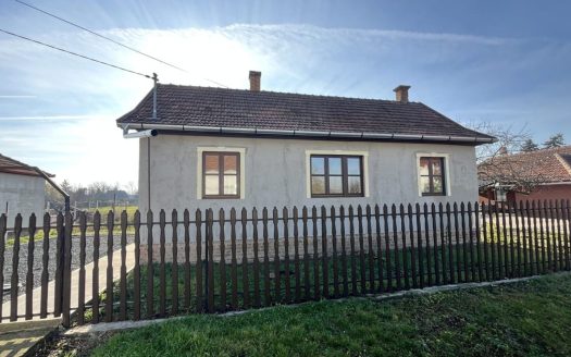 Sarkadon eladásra kínálunk egy teljesen felújított családi házat, csendes, aszfaltozott utcájában Sarkad – ingatlandetektor.hu