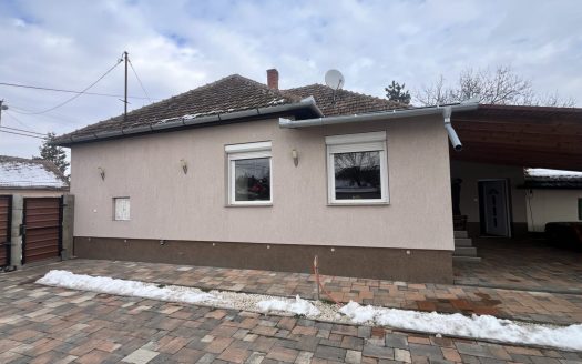 Sarkad fő utcájában teljesen felújított 2 szobás téglaház eladó – ingatlandetektor.hu