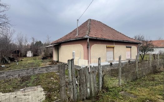 Kötegyánban aszfaltozott utcában felújítandó 2 szobás családi ház AKCIÓS áron eladó – ingatlandetektor.hu
