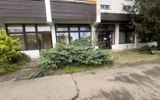 Sarkad központjában a Kossuth utcában 167 nm-es üzlethelyiség hosszú távra kiadó – ingatlandetektor.hu