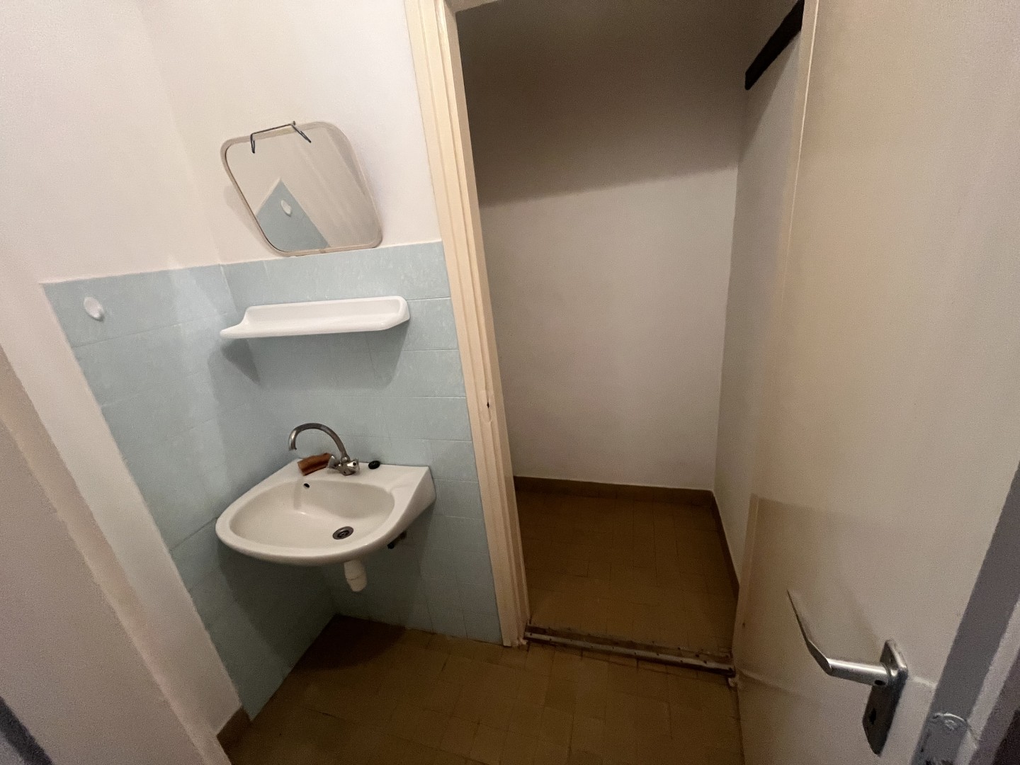 Sarkad központjában a Kossuth utcában 167 nm-es üzlethelyiség hosszú távra kiadó – ingatlandetektor.hu