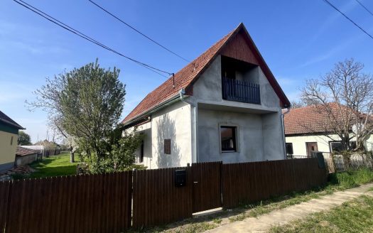 Sarkad teleki részén padlásszobás, teljesen felújított, amerikai konyhás téglaház eladó – ingatlandetektor.hu